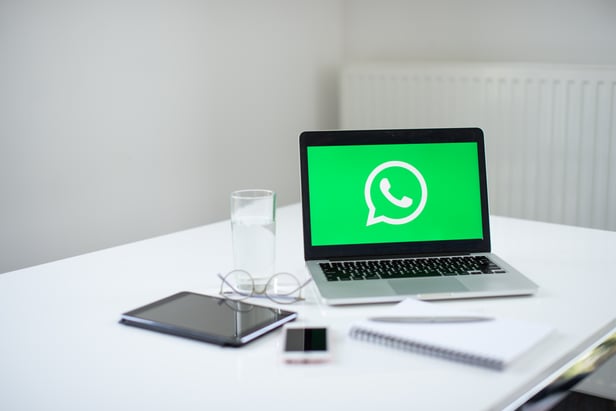 Berikut adalah langkah yang dapat Anda lakukan untuk membuka WhatsApp melalui aplikasi WhatsApp untuk desktop.